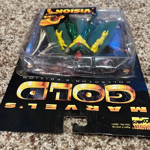Marvel's Gold Collector's Edition Vision Action Figure Toy Biz 1997. NIB. - Picture 3 of 6